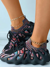 Atmungsaktive Sneakers aus Strick mit Schnürung